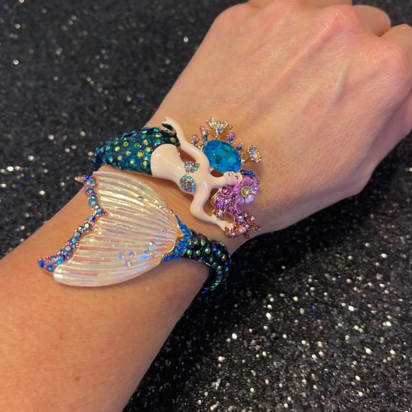 NWT Betsey Johnson Fabulous Mermaid Bracelet Statement price Gorgeous must have - Picture 13 of 15